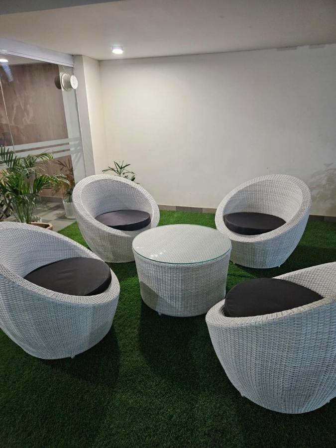 Amahi Inn - Sector 48 Gurgaon Eksteriør billede