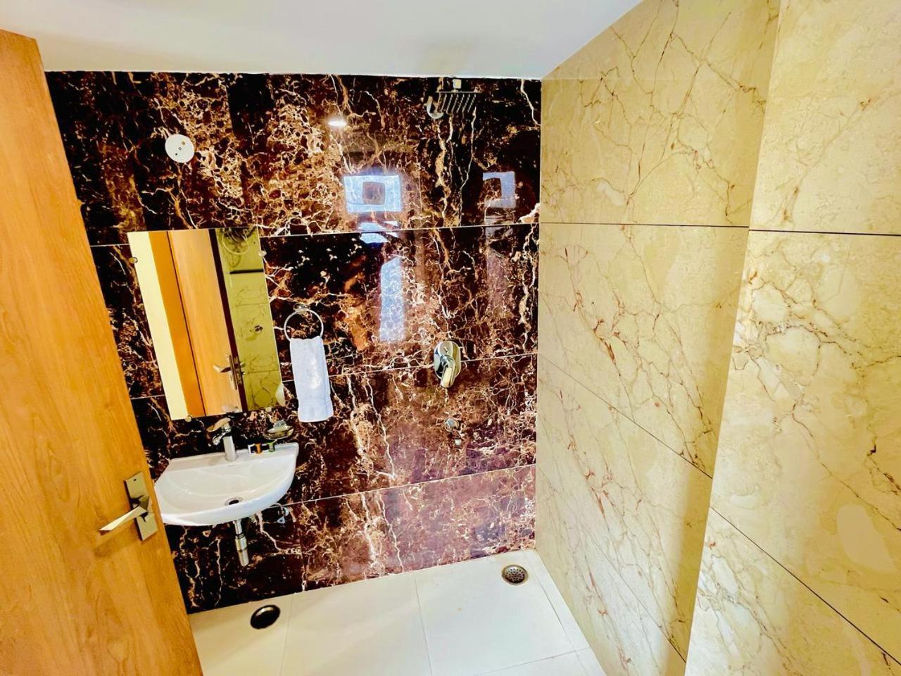 Amahi Inn - Sector 48 Gurgaon Eksteriør billede